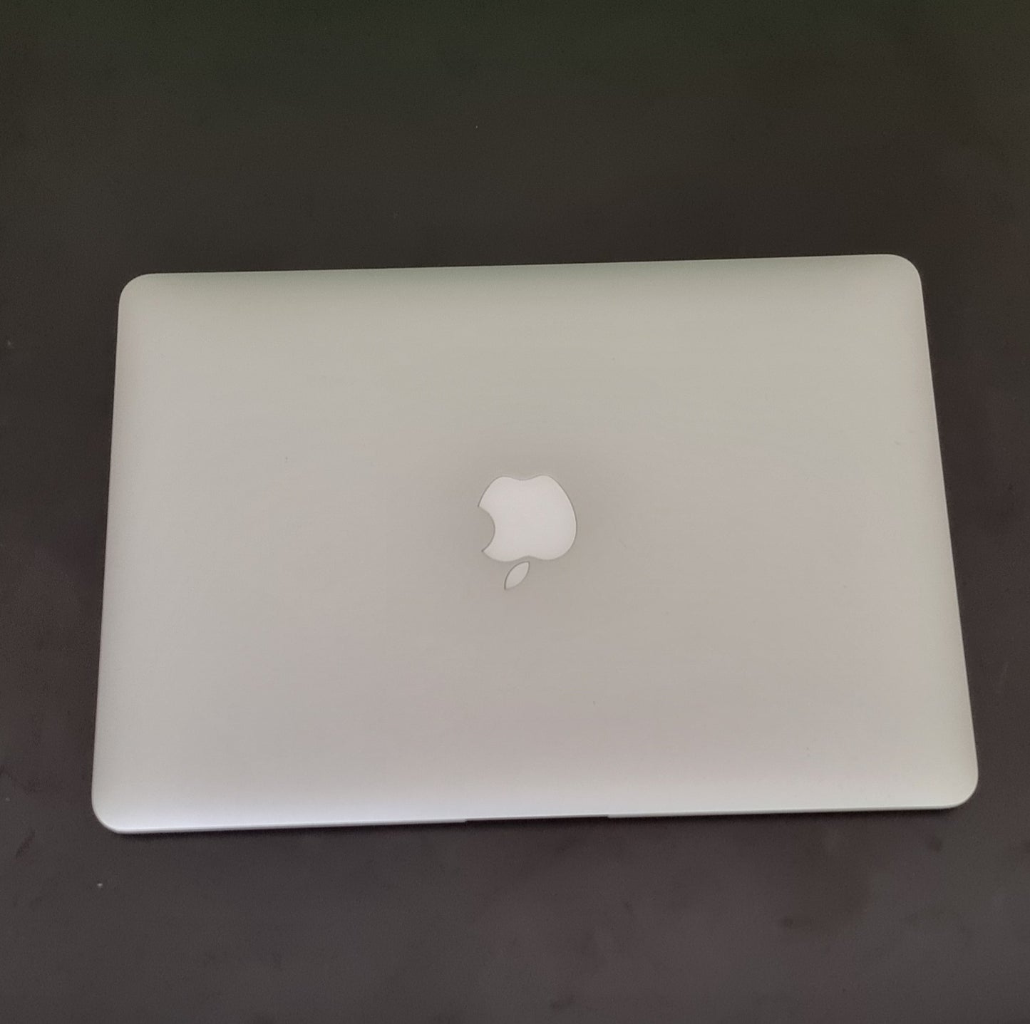 APPLE MACBOOK AIR 13 INCH INTEL CORE i7 2.2GHZ 8GB RAM 256GB SSD 2015/16