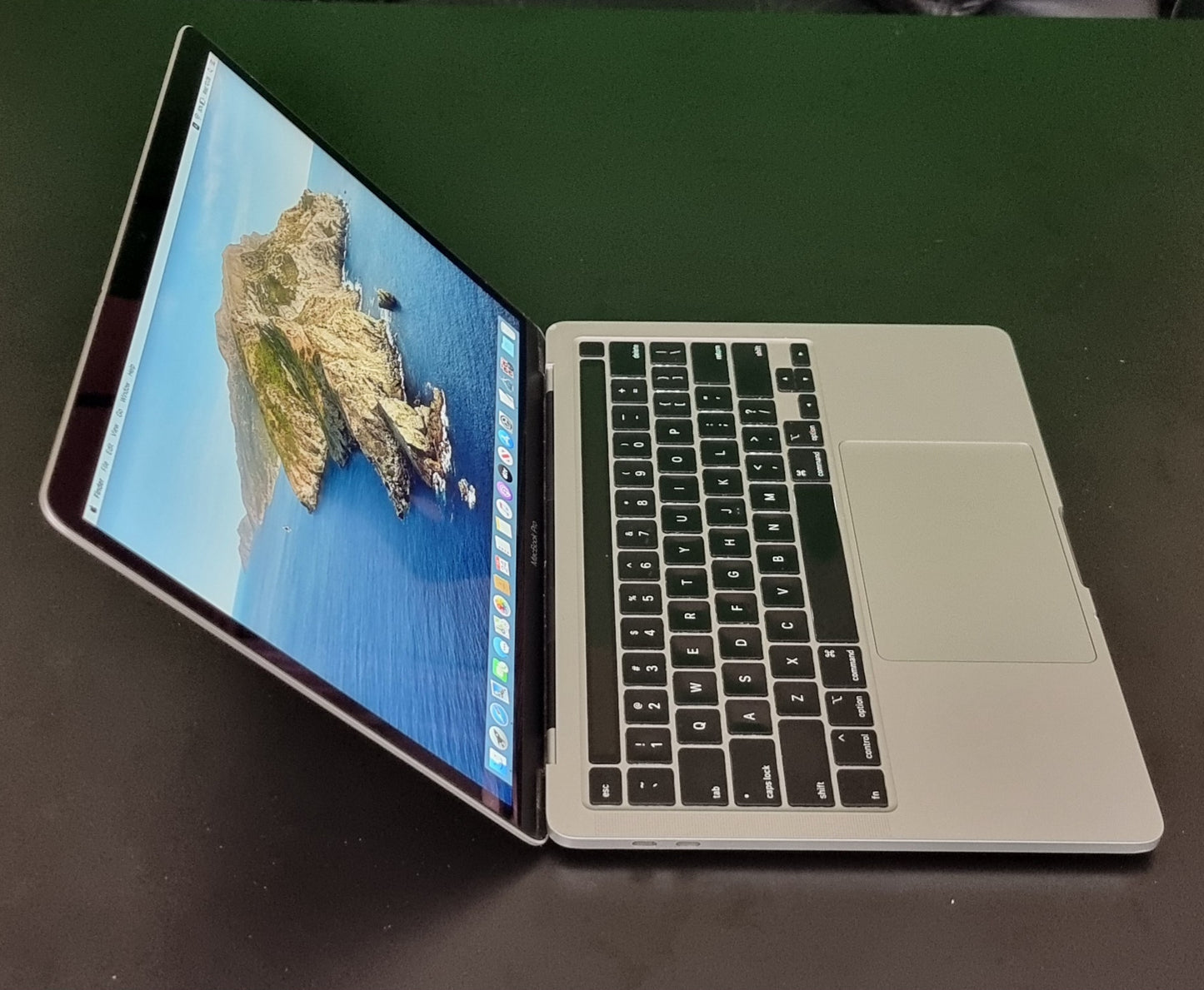APPLE MACBOOK PRO 13 RETINA TOUCHID INTEL CORE i51.4GHZ 8GB 256GB 2020