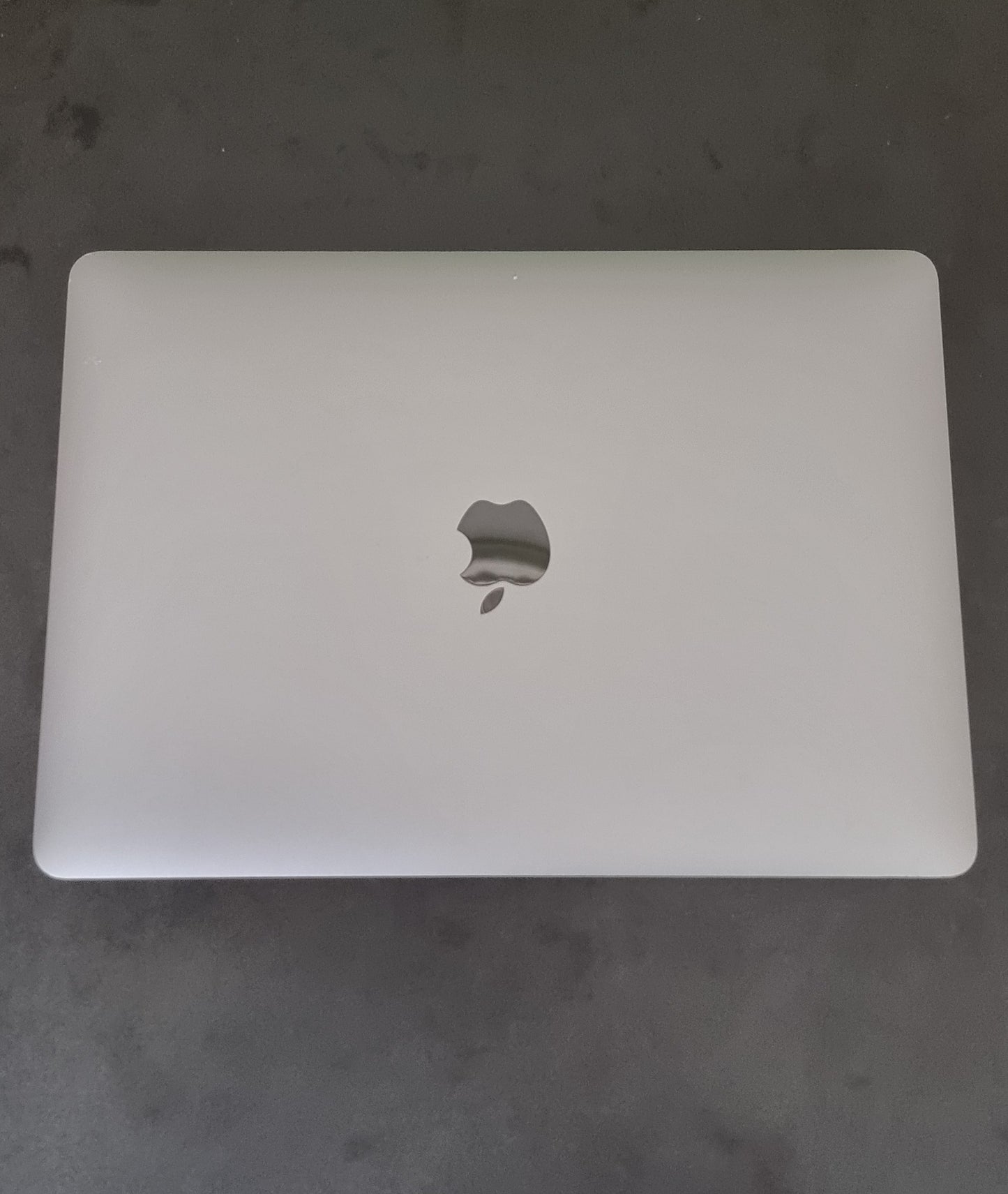 APPLE MACBOOK PRO 13 RETINA TOUCH ID 2.4GHZ i5 8GB RAM 256GB SSD 2019